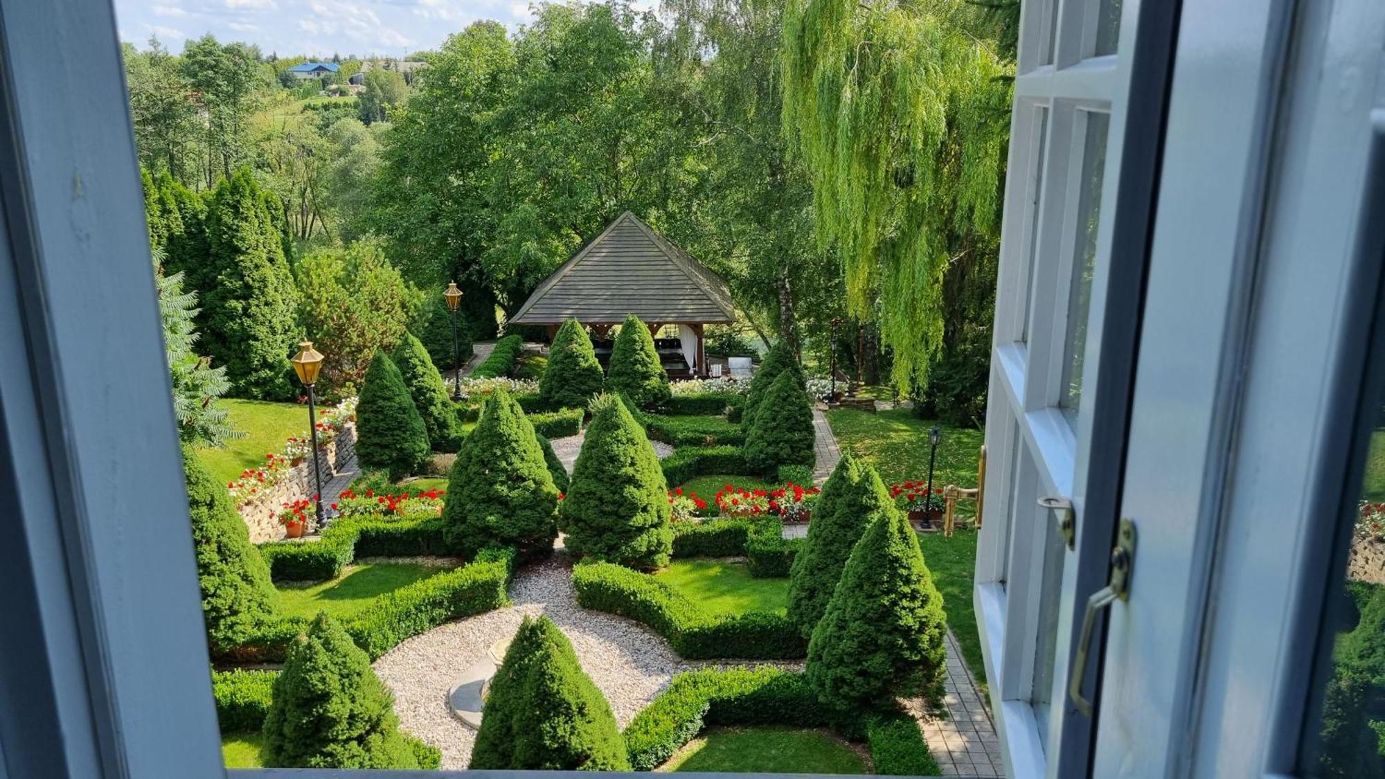 Dwor Anna Bed & Breakfast Ciecierzyn Dış mekan fotoğraf