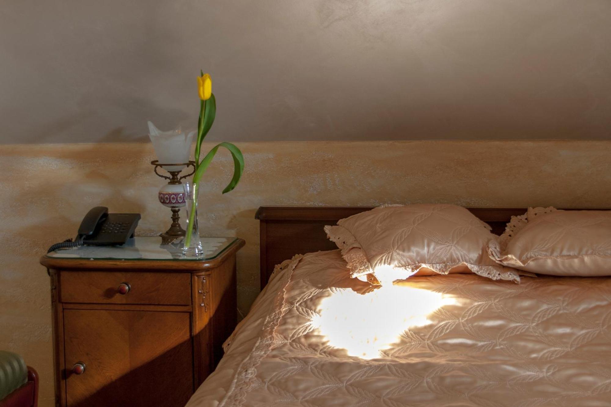 Dwor Anna Bed & Breakfast Ciecierzyn Oda fotoğraf