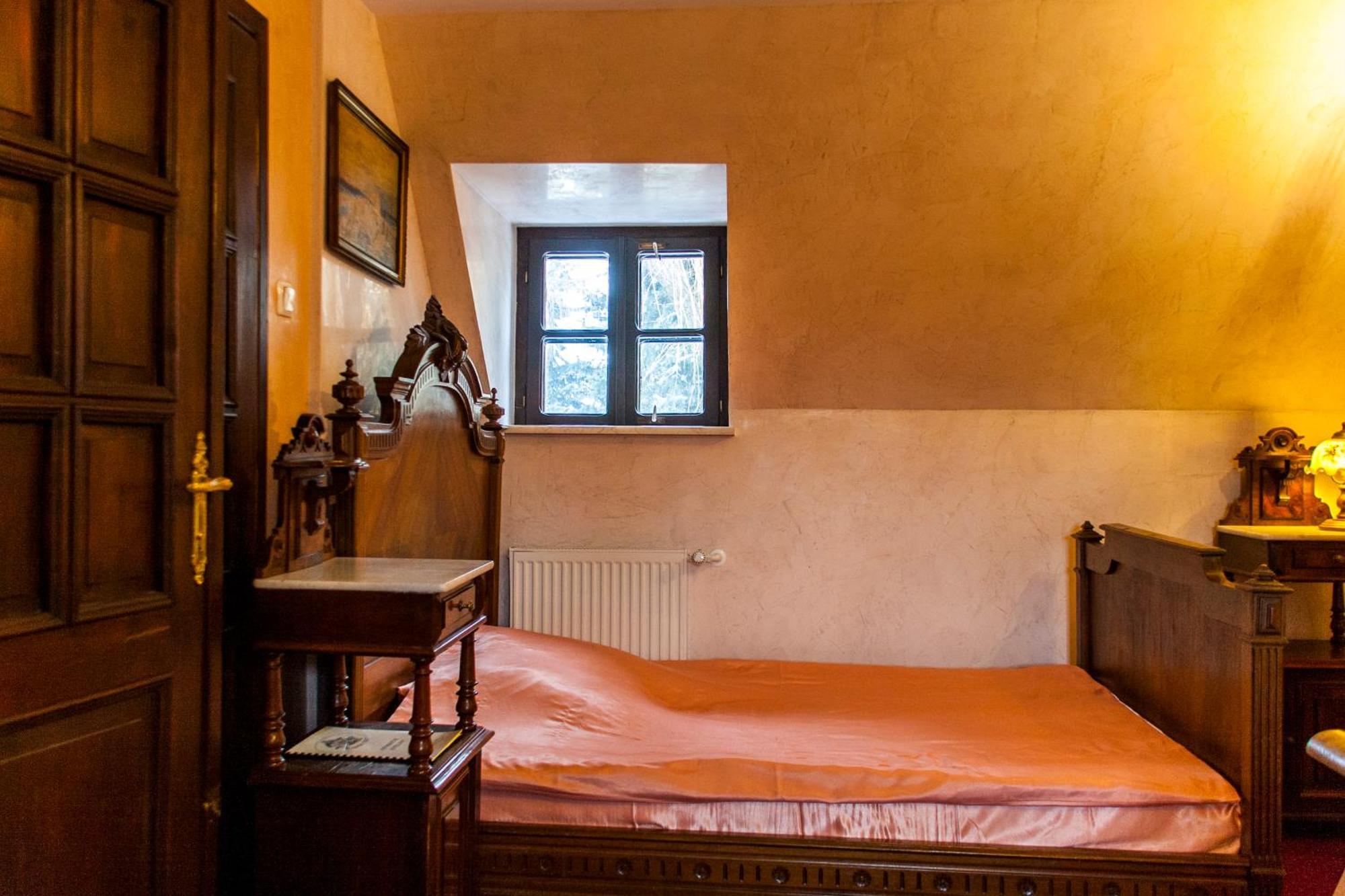 Dwor Anna Bed & Breakfast Ciecierzyn Oda fotoğraf