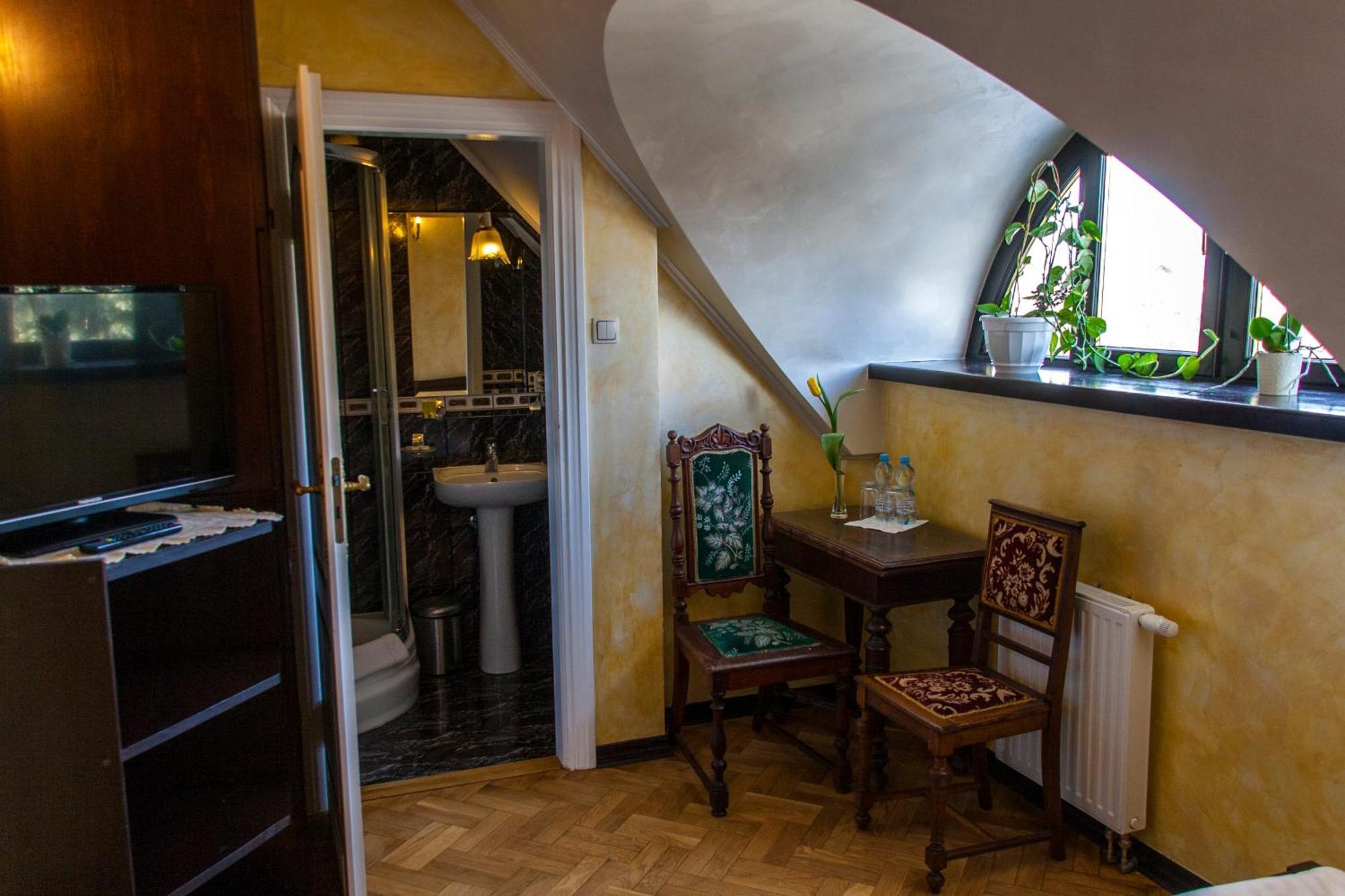 Dwor Anna Bed & Breakfast Ciecierzyn Oda fotoğraf