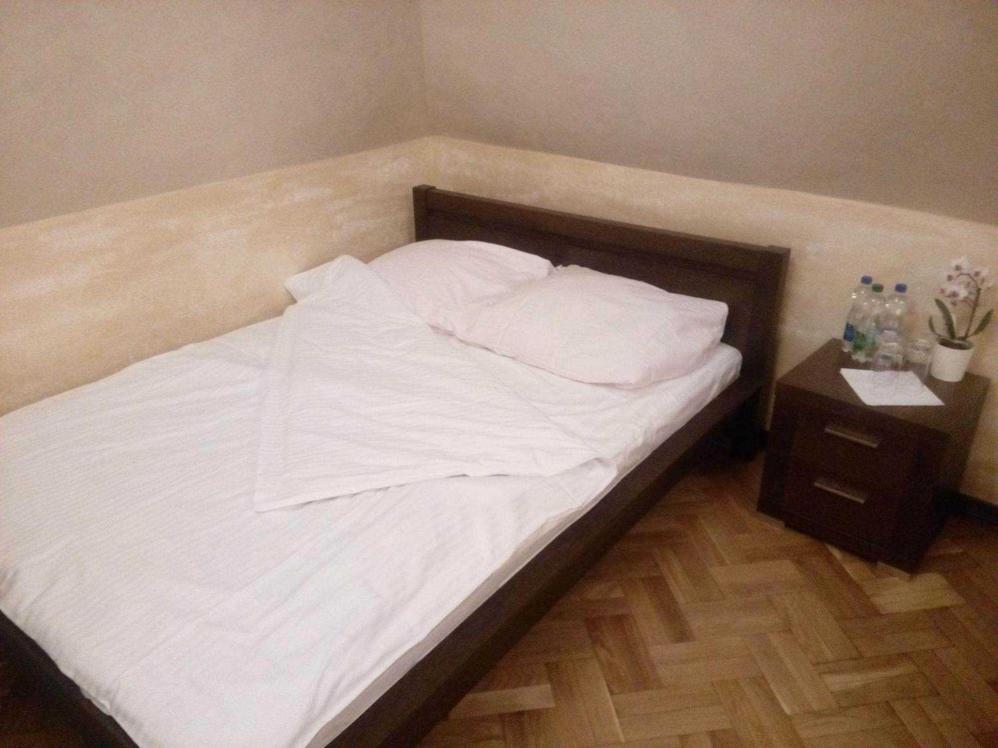 Dwor Anna Bed & Breakfast Ciecierzyn Oda fotoğraf