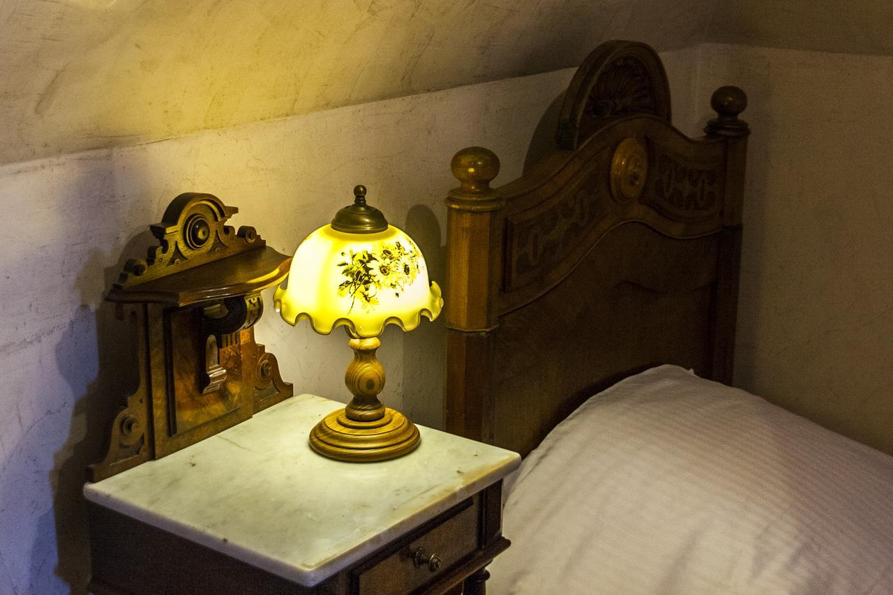 Dwor Anna Bed & Breakfast Ciecierzyn Oda fotoğraf